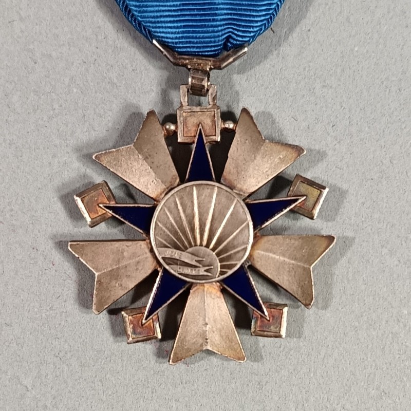MEDAILLE DE CHEVALIER DE L'ORDRE NATIONAL DE LA SANTE PUBLIQUE FABRICATION EN ARGENT